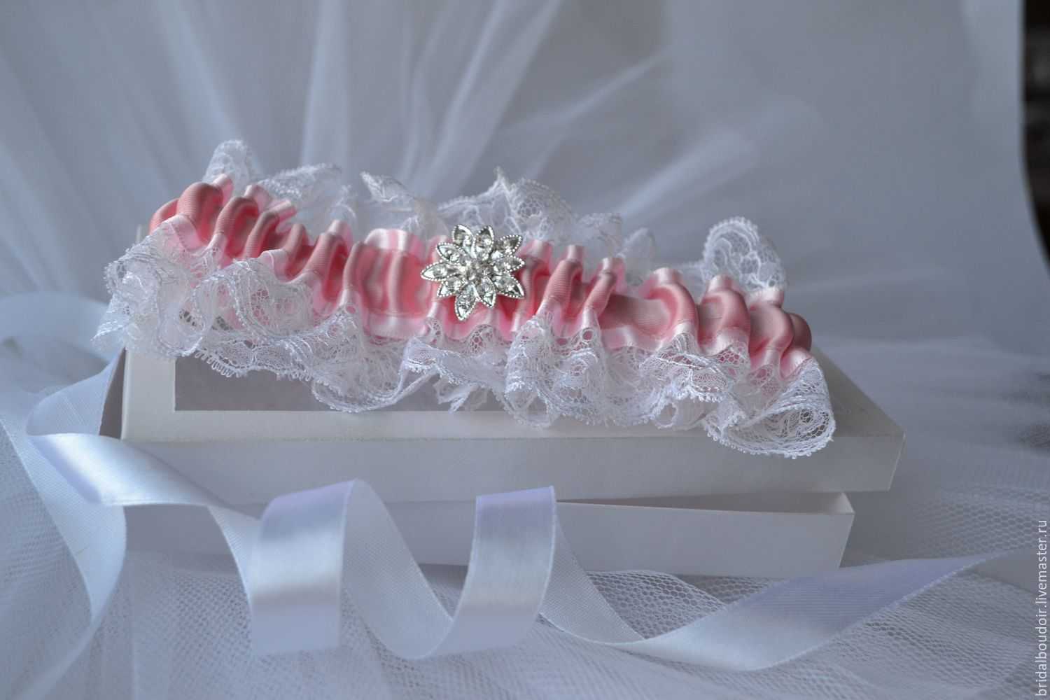 Подвязка невесты своими руками: 100 оригинальных идей с фото