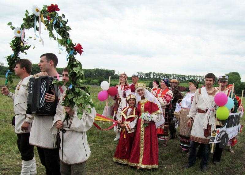 Можно ли свататься. Свадьба в русских традициях. Сватовство невесты. Свадебный обряд сватовство. Русский свадебный обряд.
