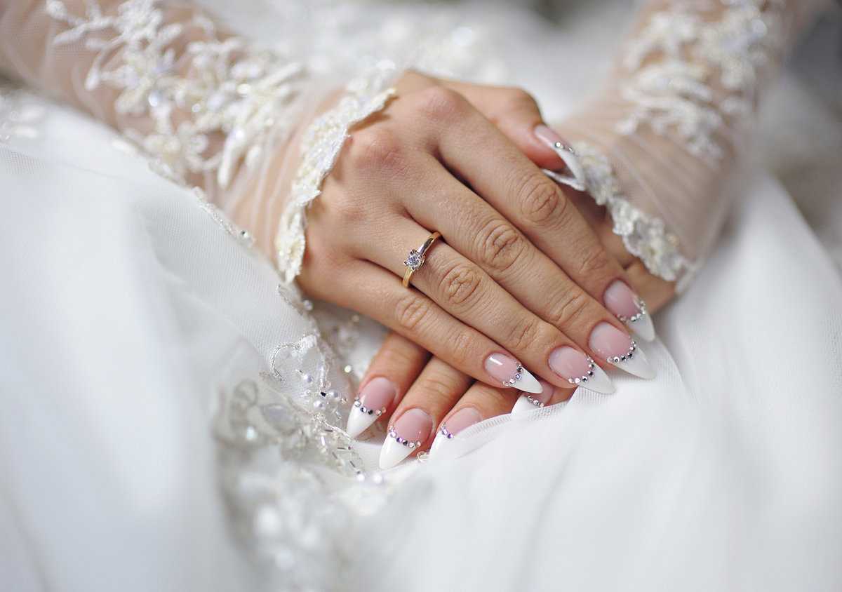 Изысканный френч свадебный для ногтей разных форм и длины