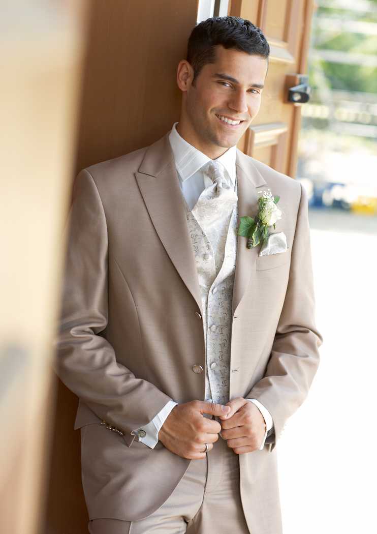 Войти жених. Костюм жениха. Свадебный костюм мужской. Мужской свадебный образ. Свадебные костюмы для мужчин.