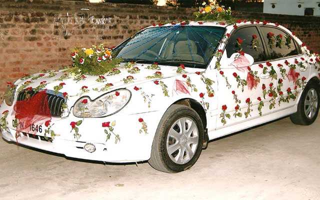 Как украсить машину на свадьбу: советы и тренды