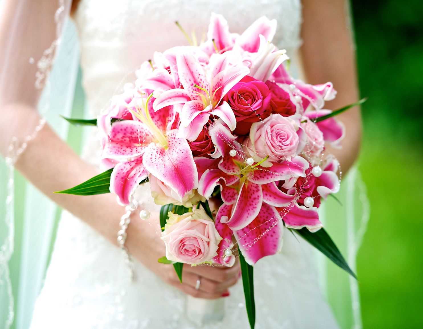Букет невесты - 87 фото сочетаний цветов и идей их украшения