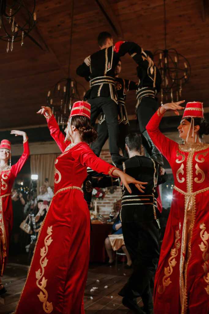 Армянская свадьба (73 фото): обычаи и традиции, красивый танец невесты и свадебные песни. как проходит торжество? почему нельзя кричать «горько»?