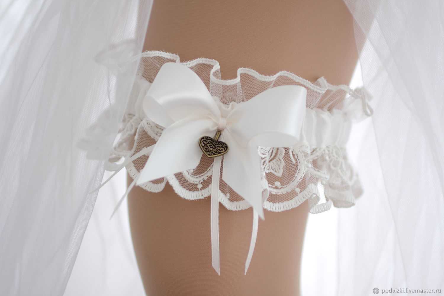 Подвязка невесты – откуда взялась эта свадебная традиция