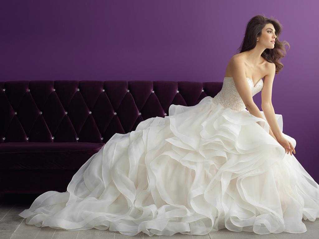 Цветное свадебное платье: создаём красивый и модный образ невесты, разбираемся в фасонах, нюансах и ценах!