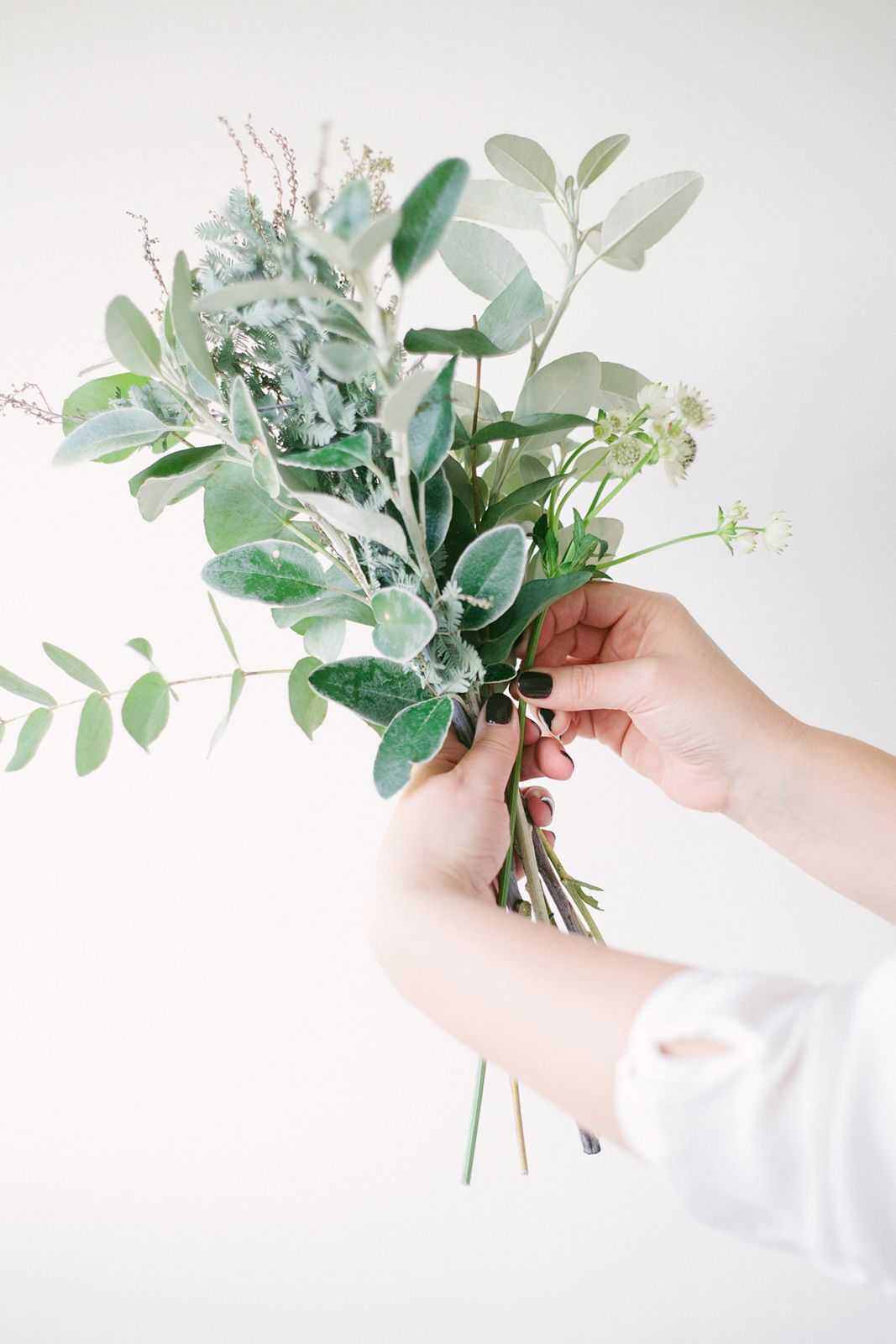 Каскадный букет невесты из лилий роз или орхидей - как сделать своими руками мастер-класс с фото и видео