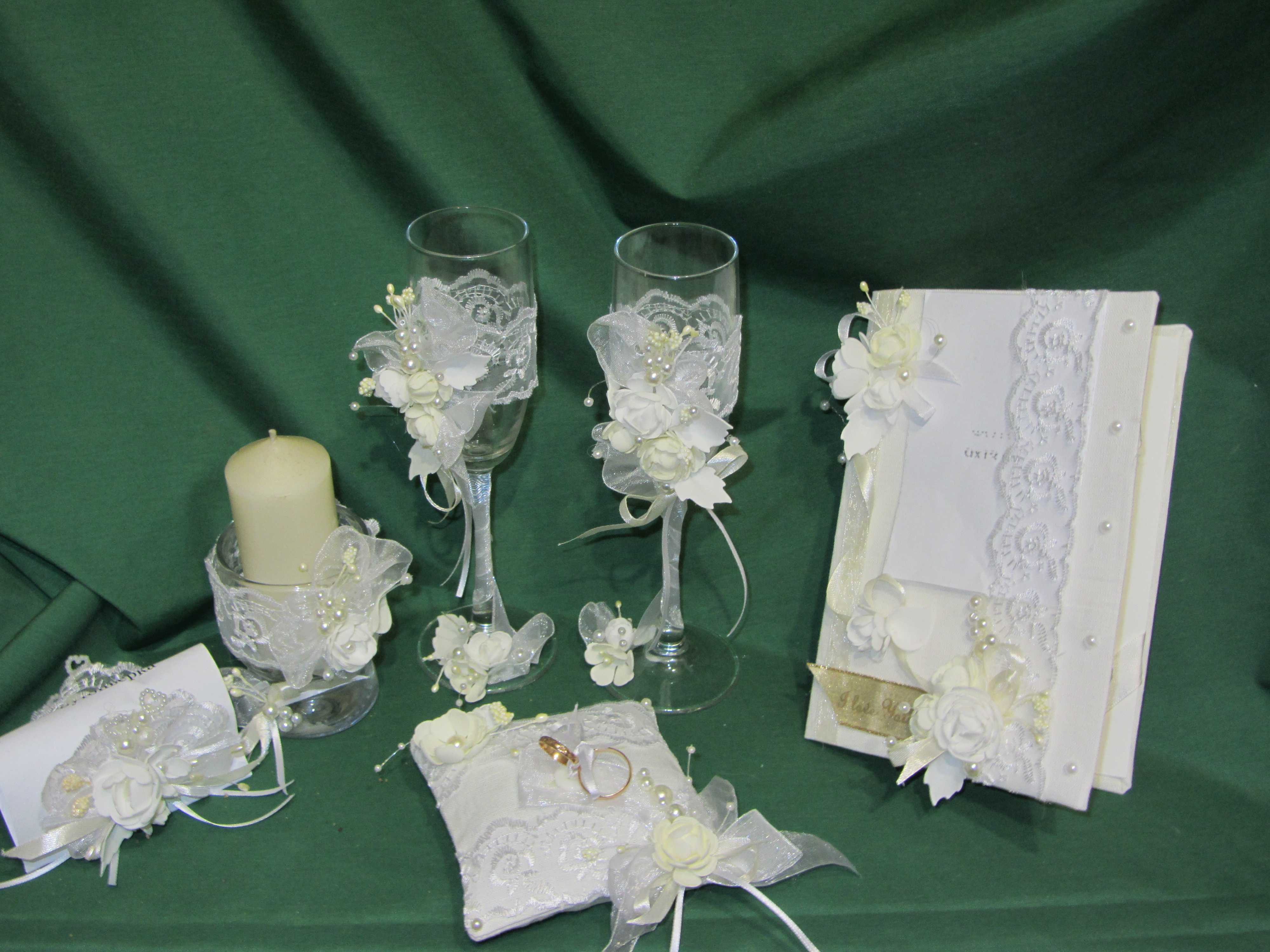 Свадебные аксессуары (72 фото): какие изделия ручной работы нужны для оформления свадьбы? изготовление комплектов аксессуаров для свидетелей и гостей