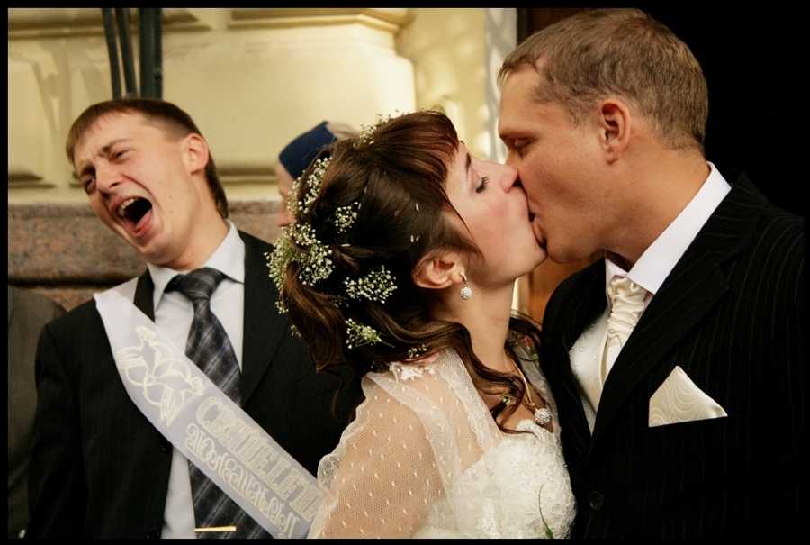 Почему на свадьбе кричат «горько»? почему так говорят и что это значит? откуда пошла традиция целоваться после слова «горько»?