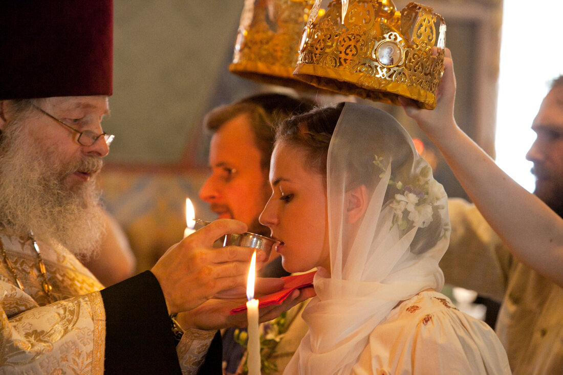 Что одеть на венчание гостям в православную церковь: идеи с фото
