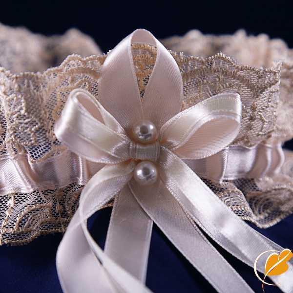 Подвязка невесты — традиция ?? в [2019], у которой богатая история