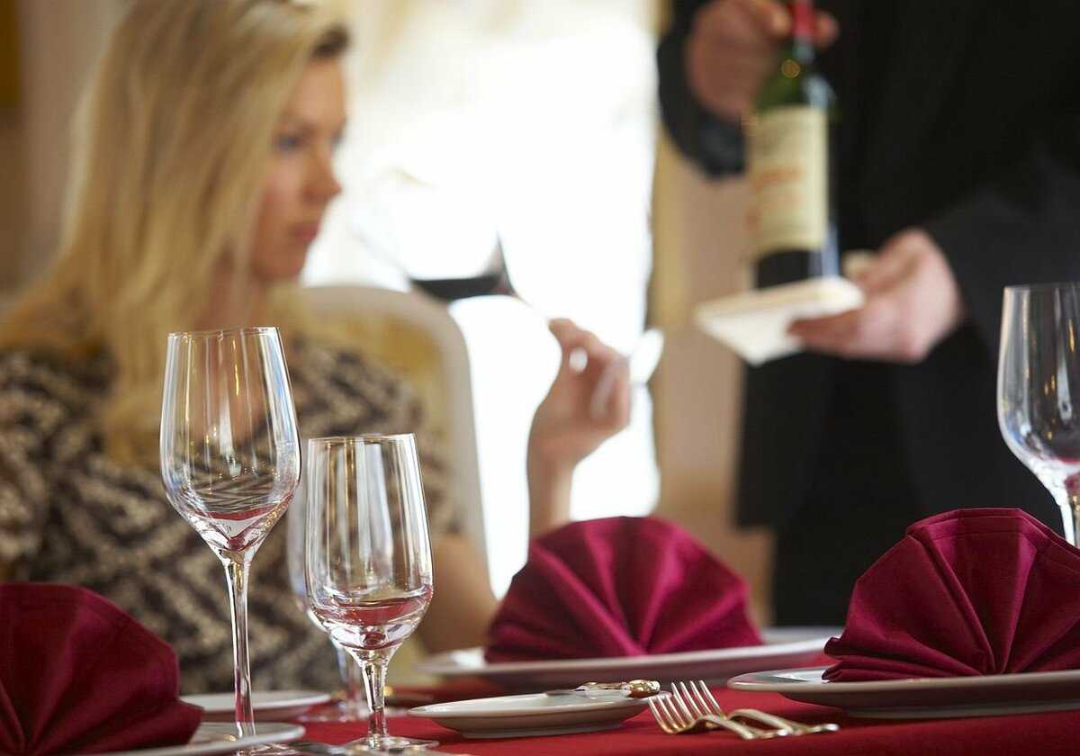 Вино на свадьбу: какое взять и сколько
