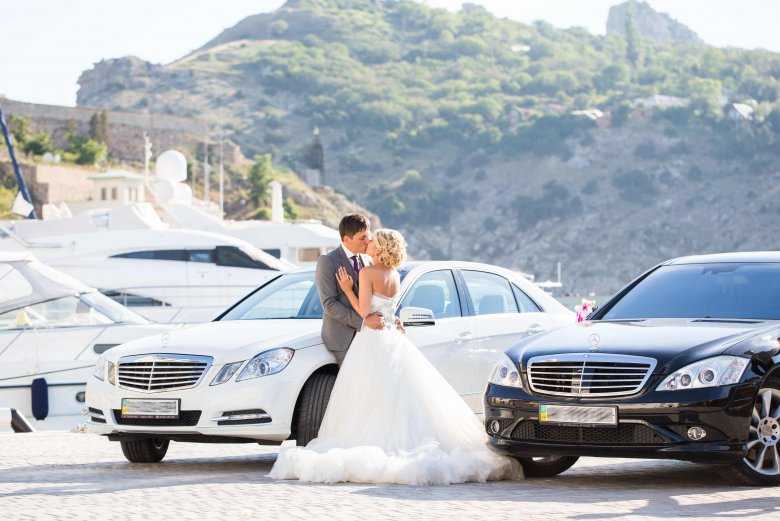 Как украсить машину на свадьбу: советы и тренды