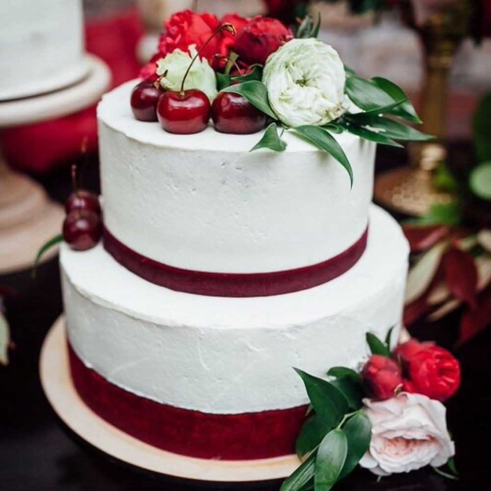 Цветные свадебные торты: необычные расцветки и идеи