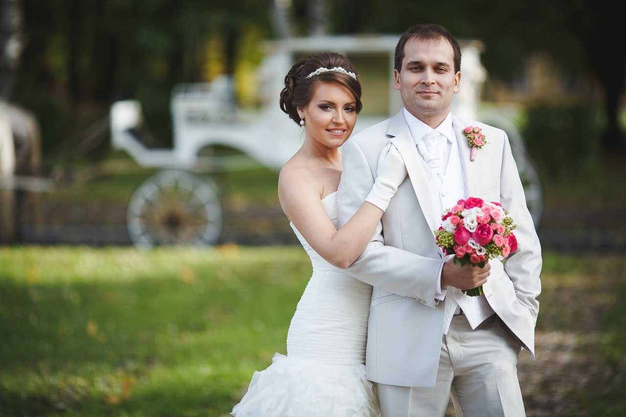 Какие позы самые красивые для свадебных снимков? об этом - в нашей статье