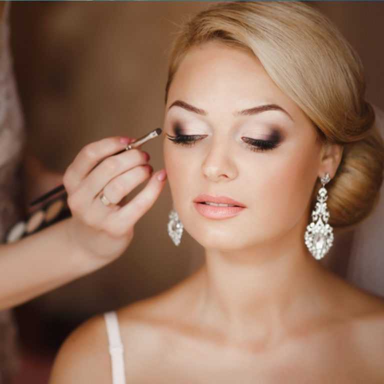 Простые и роскошные варианты свадебного макияжа невест на любой вкус Предпочтительные тона для разных типов внешности Широкая цветовая гамма для шикарного свадебного макияжа